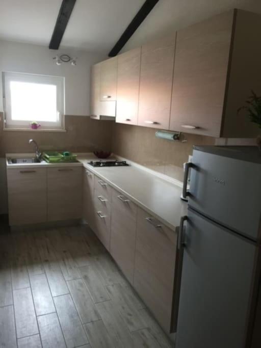Apartment, 200M From Sea Бртонигла Экстерьер фото