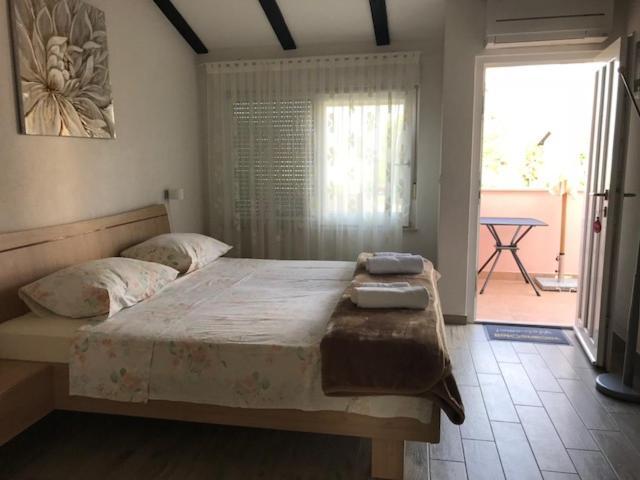 Apartment, 200M From Sea Бртонигла Экстерьер фото