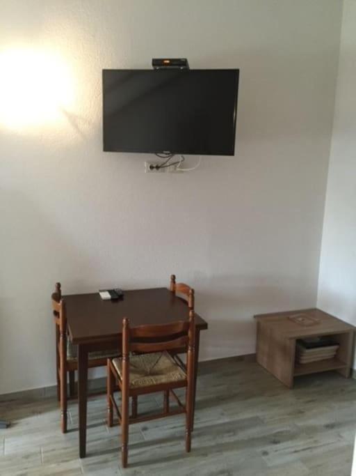 Apartment, 200M From Sea Бртонигла Экстерьер фото