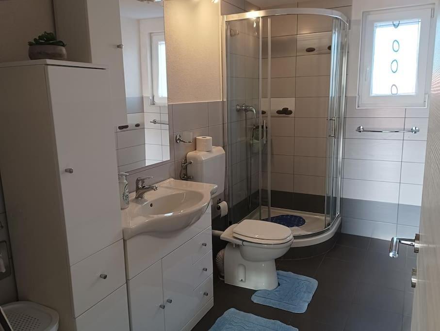 Apartment, 200M From Sea Бртонигла Экстерьер фото