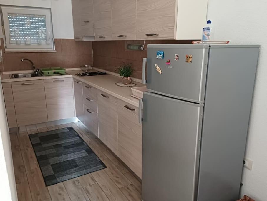 Apartment, 200M From Sea Бртонигла Экстерьер фото